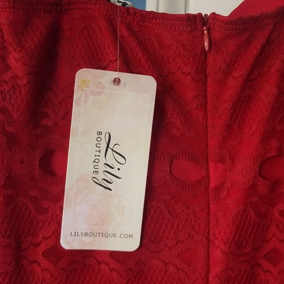 Red lace dress - Picture 4 of 4